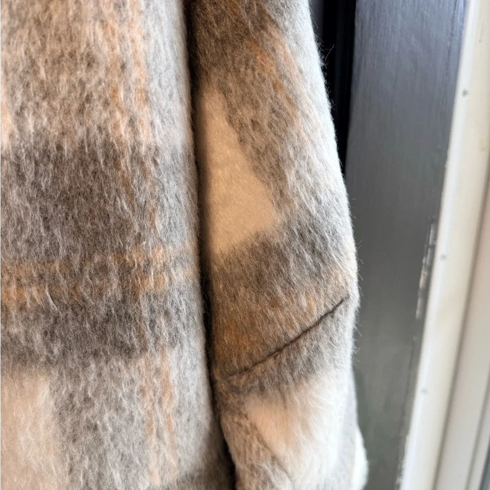 EVEREVE Plaid Shawl Collar Blazer in Gray and White - Picture 6 of 7